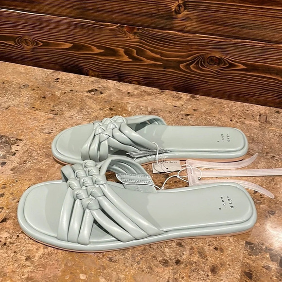 Women’s Sandals - Picture 3 of 9